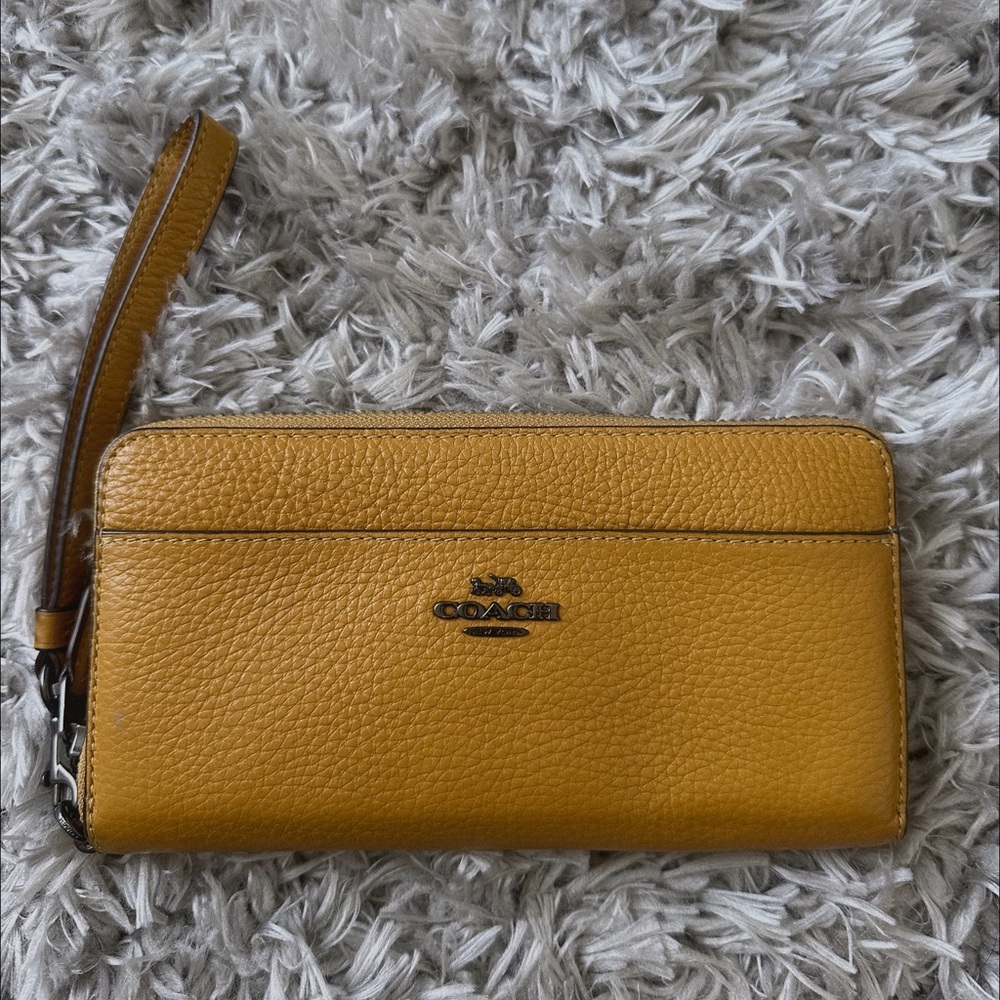 Coach Accordion Zip Wallet/Wristlet